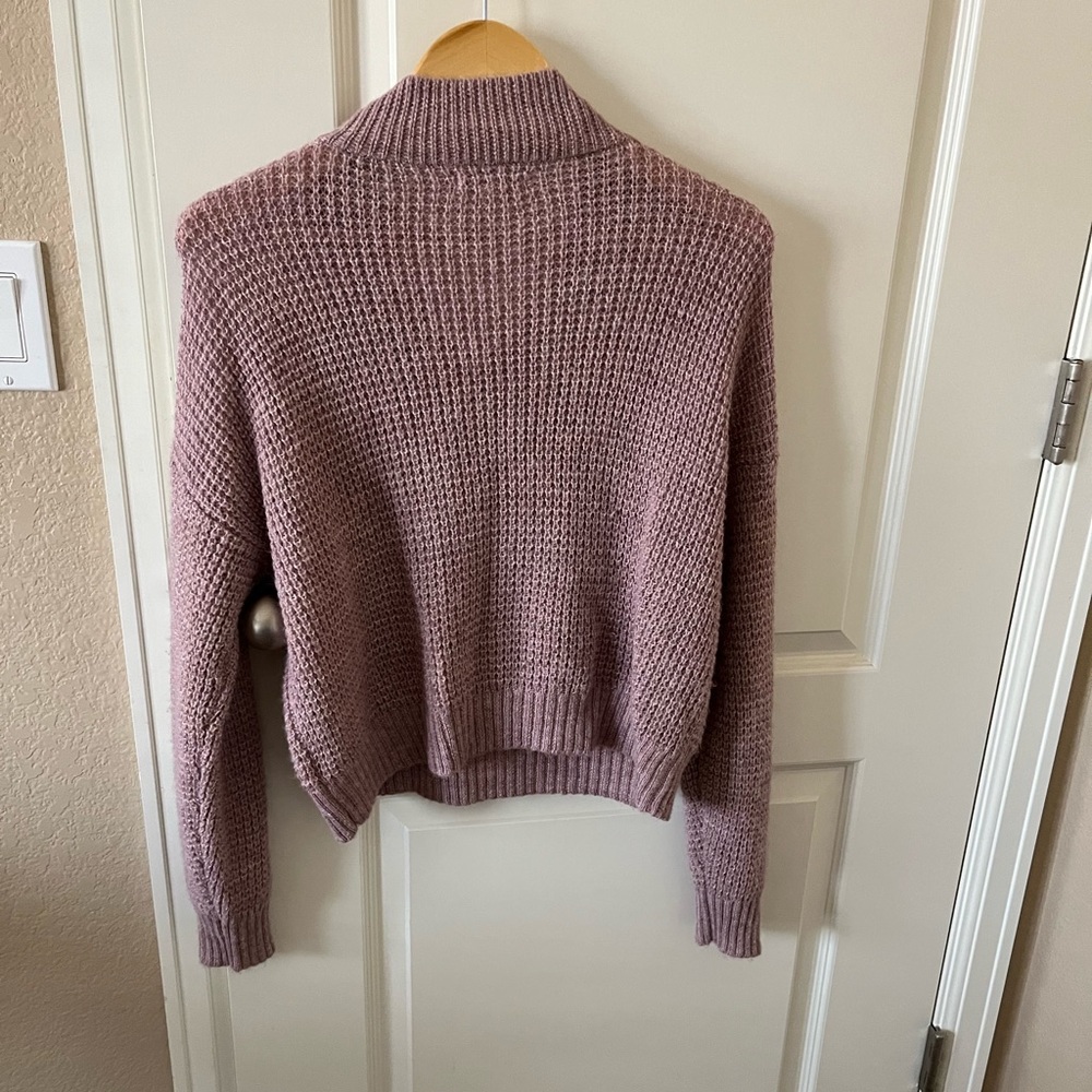 Like New Crop Sweater from American Eagle - Picture 2 of 4